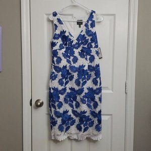 Adrianna Papell SLV V NK TWO TONE LACE DRS